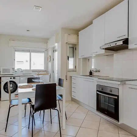 View 2 Bdr W/balcony By Lovelystay * Armação de Pêra